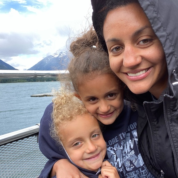 Meet your fellow posher Paige 😁 - Picture 5 of 5